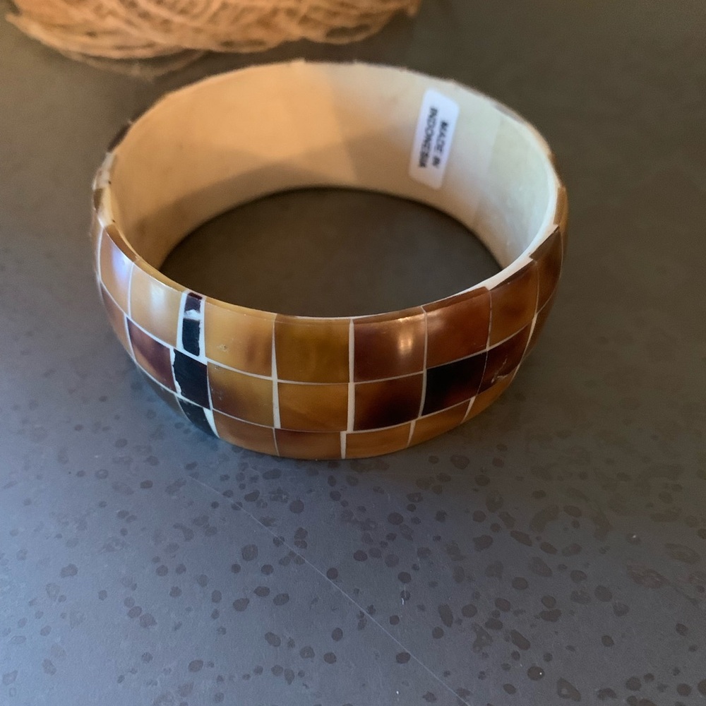 SHELL CUFF Bracelet, TAN and BROWN color. 2.75 inches inside and 1 inch wide.